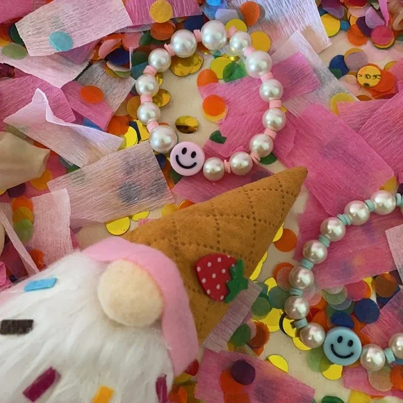 Pearl Happy Face Bracelet - Picture 3 of 3